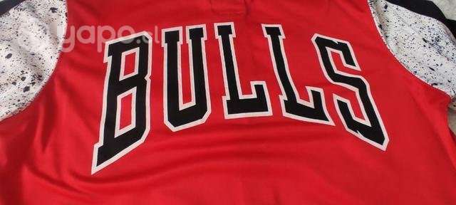 Poleron bulls rojo talla M - Imagen 4