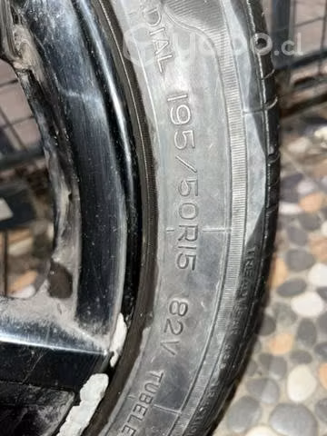 Llanta de repuesto y llanta aro 15 Volkswagen - Imagen 4