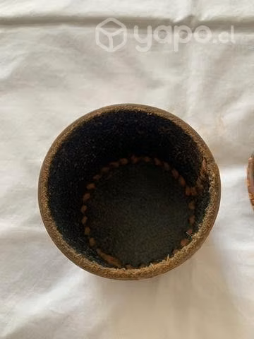 Caja o joyero artesanal de cuero repujado a mano