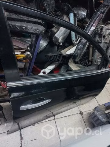 Puerta delantera derecha Nissan sentra 2016