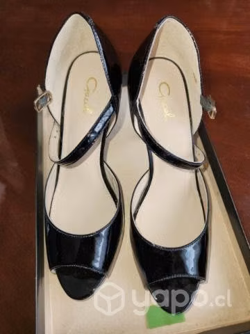 Tacones de charol