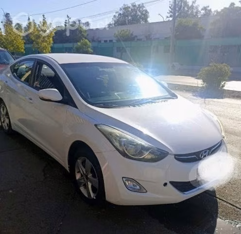Hyundai Elantra 2012, automático, 1.8 - Imagen 5