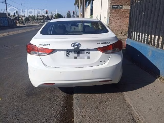 Hyundai Elantra 2012, automático, 1.8 - Imagen 2