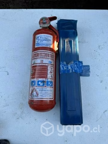 Extintor de auto 1 kg más triángulos de seguridad