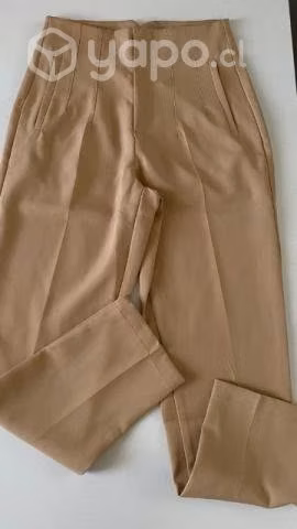 pantalones no elasticado son de tela