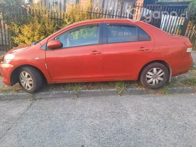 Toyota yaris 2011 sedan