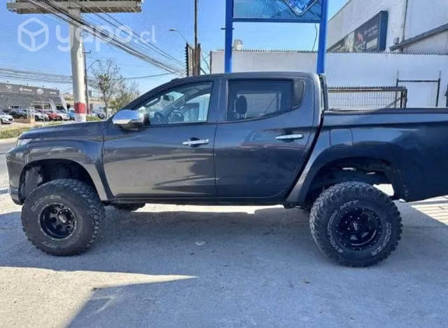 MITSUBISHI L200 2020 excelente estado único dueño