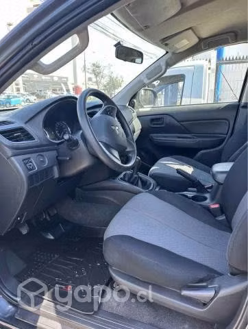 MITSUBISHI L200 2020 excelente estado único dueño