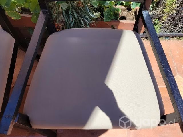 Sillas tipo sitial valor 35000 CADA UNA
