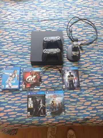 Combo ps4 Slim 1tb+ juegos+ cargador dual y nas