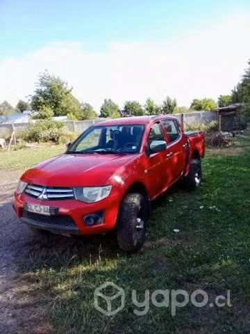 Mitsubishi l200 2014