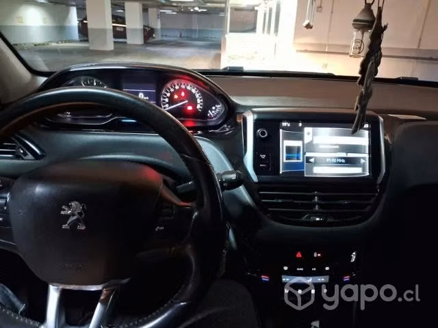 Vendo auto Peugeot 208 año 2013