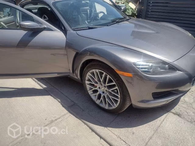 Auto modelo deportivo mazda