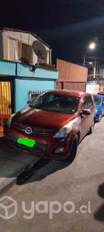 Se vende mazda rojo