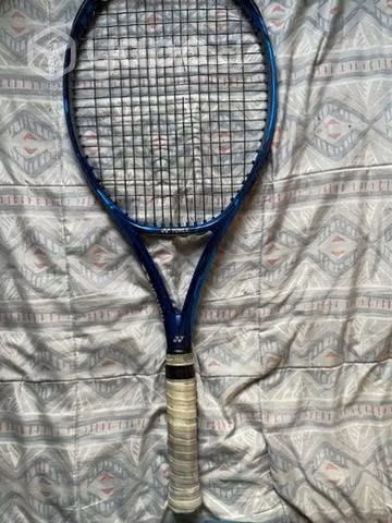 Raqueta yonex ezone L (modelo 2021)