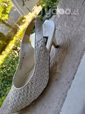 Zapato tipo sandal blanco marca pollini - Imagen 3