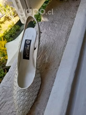 Zapato tipo sandal blanco marca pollini