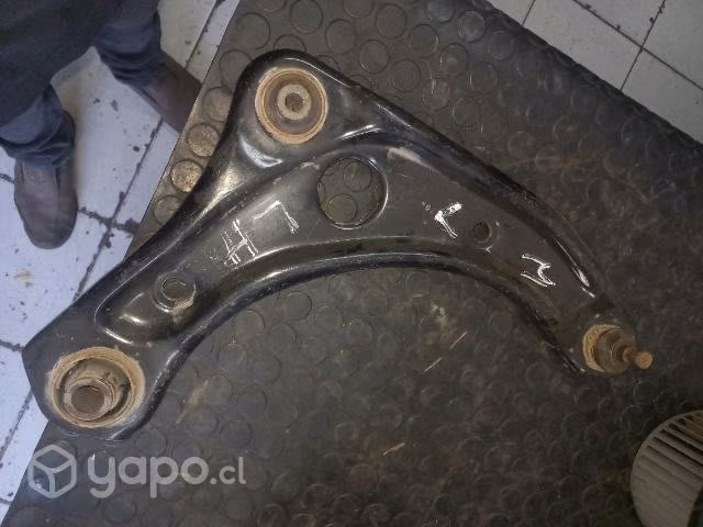 Bandeja delantera izquierda Nissan versa 2018