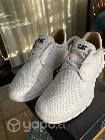 Zapatilla marca Caterpillar de cuero número 38 - Imagen 2