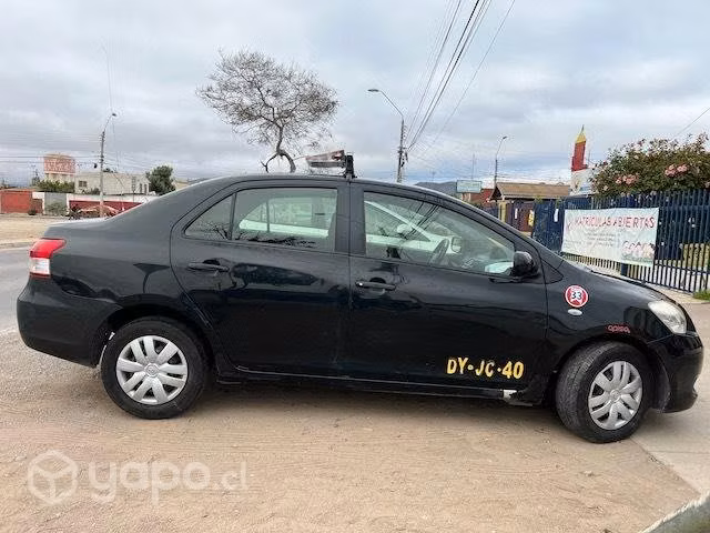 Colectivo toyota yaris 2012 - auto + patente
