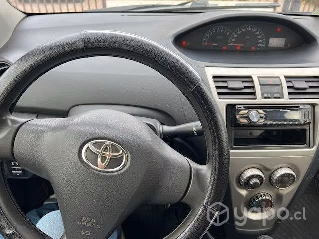 Colectivo toyota yaris 2012 - auto + patente