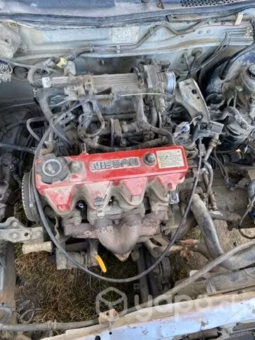 Motor Nissan v16 tapa roja
