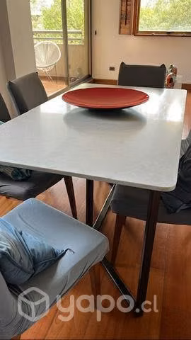 Mesa de mármol con 6 sillas de regalo