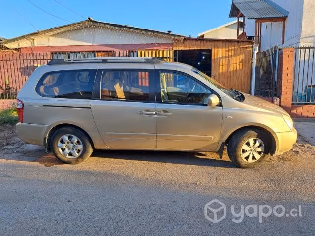 Kia grand carnival