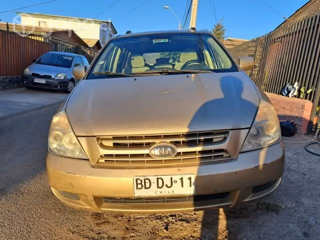 Kia grand carnival