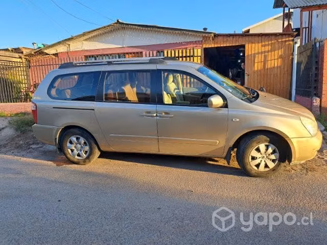 Kia grand carnival