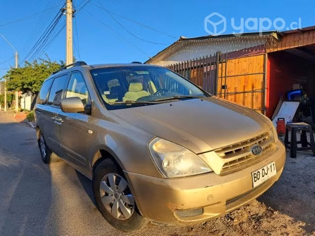 Kia grand carnival