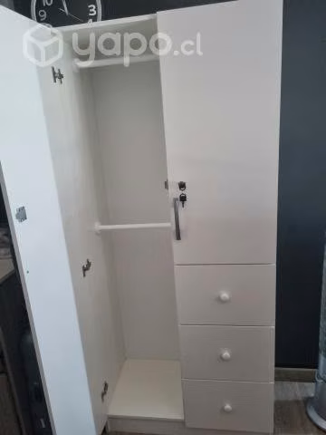 Closet 2 puertas, 2 colgadores