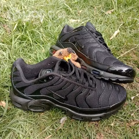 Tn Triple Black talla 43