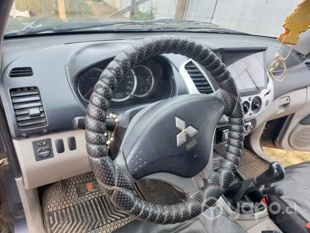 Vendo camioneta mitsubichi 2010 4x4