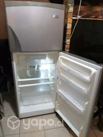 Refrigerador funcionando y sin detalles
