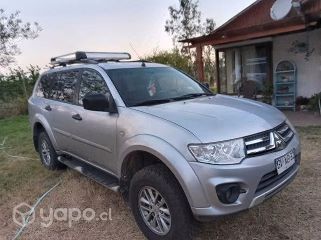 Mitsubishi montero sport 2015