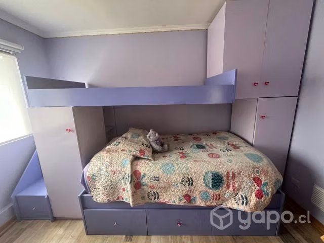 Cama doble integrada con closet y cajoneras