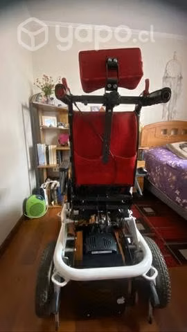 Silla de ruedas a motor.