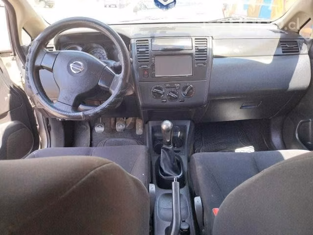 Nissan tiida 2011