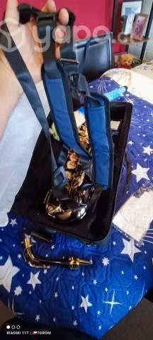 Saxo alto nuevo SIN uso...con su maleta +colgador