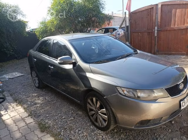 Kia Cerato automático 2010 - Imagen 3