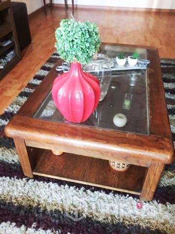 Mesa de madera con cubierta de vidrio - Imagen 4