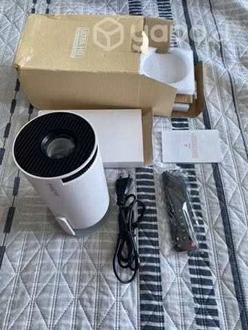 Proyector portátil Magcubic con sistema Android