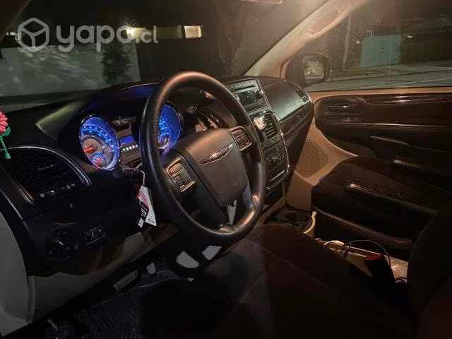 Chrysler grand town country 2013