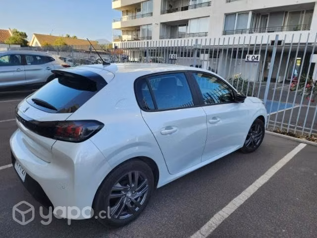 Vendo Peugeot 208 Puretech año 2022