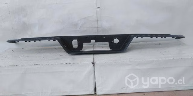 Moldura parachoque trasero chevrolet silverado (19