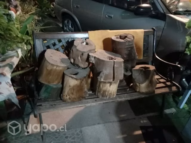 Parlantes, mesa de arrimo de fierro y otros