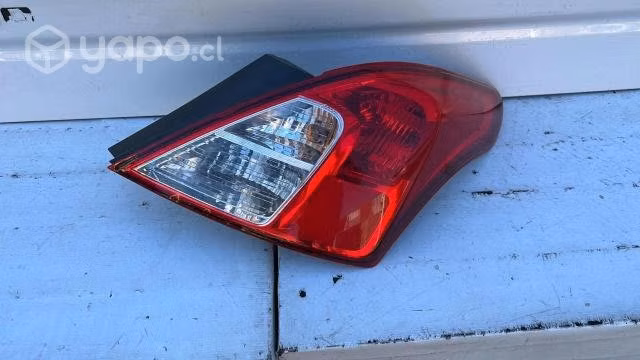 Nissan versa foco derecho (15-18)