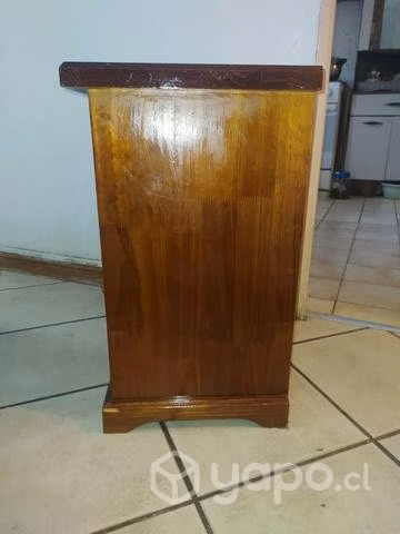 2 Veladores de madera marca Rosen