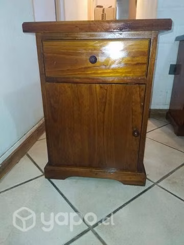 2 Veladores de madera marca Rosen